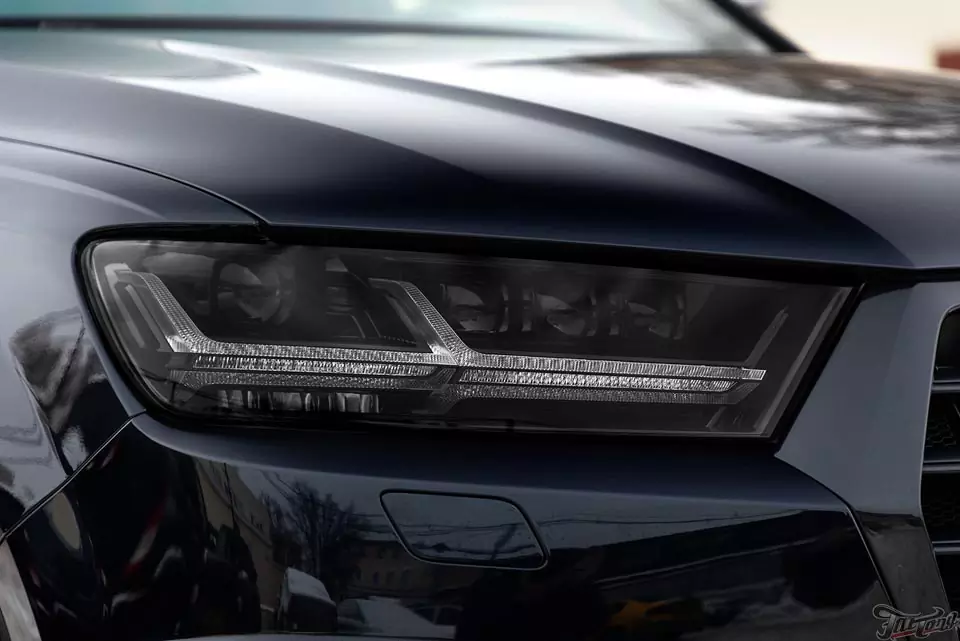 Audi Q7. Изготовление и установка динамических поворотников в фары и зеркала! Окрас масок фар!